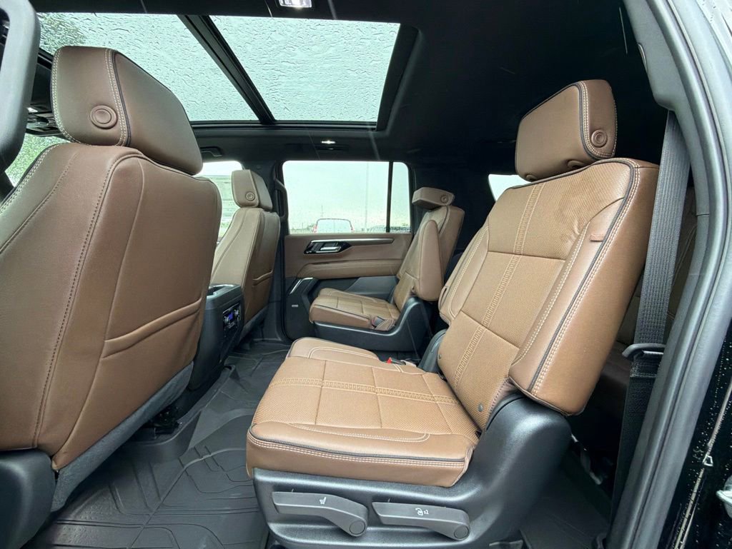 New 2026 Chevrolet Suburban High Country AWD/4WD image 18