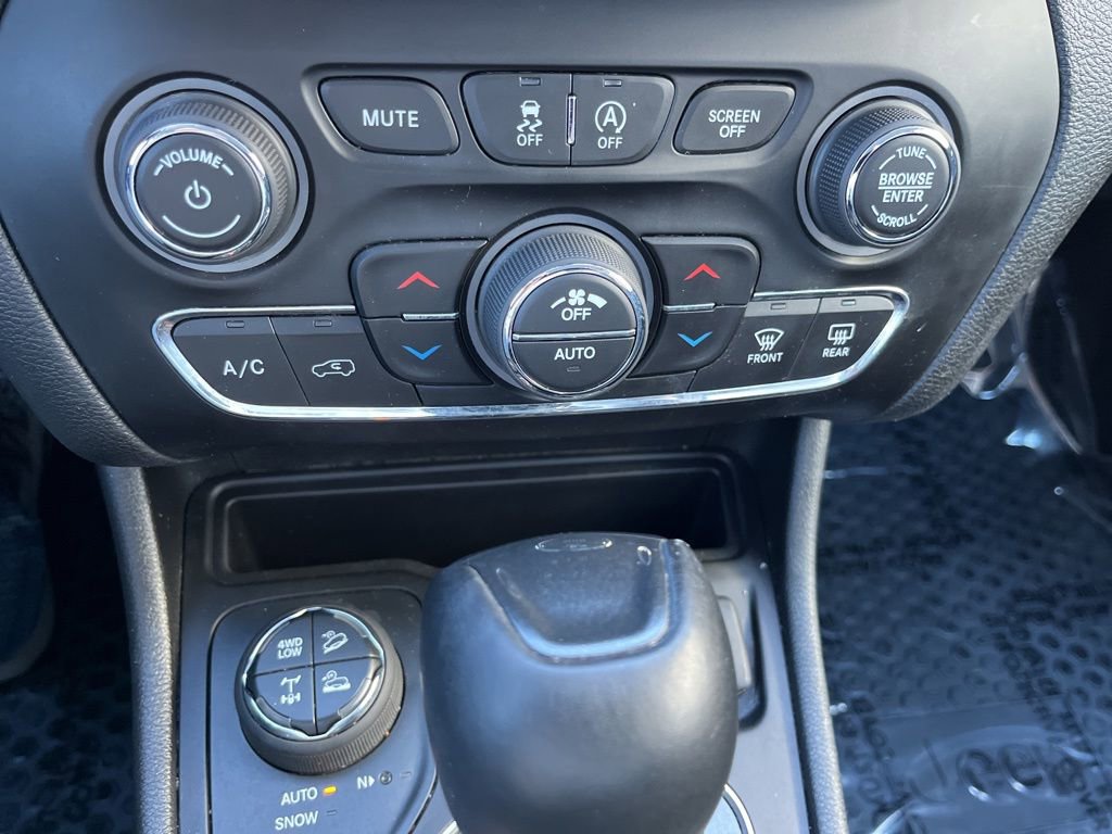 Used 2021 Jeep Cherokee Trailhawk image 18