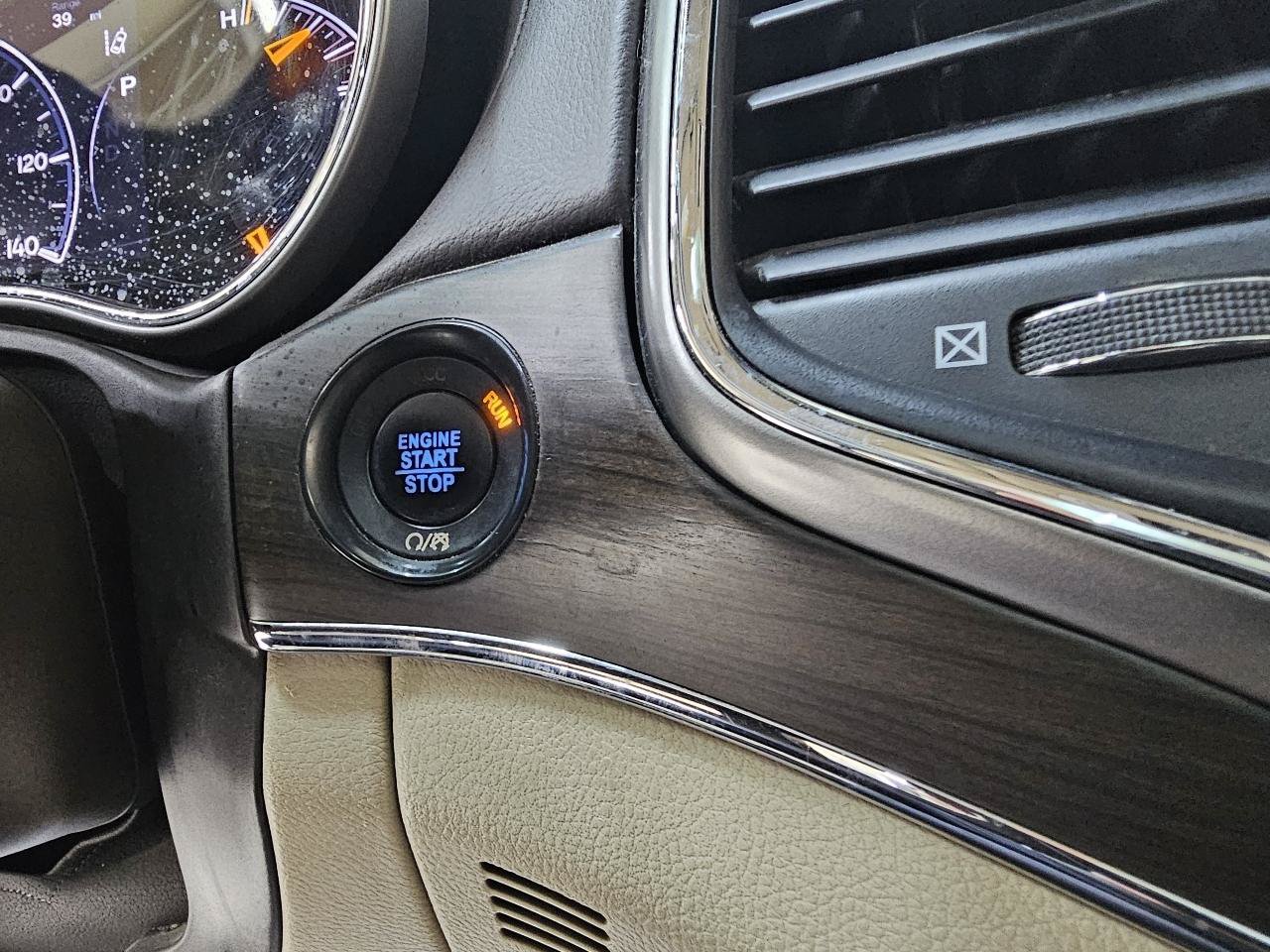 Used 2018 Jeep Grand Cherokee Overland RWD image 38