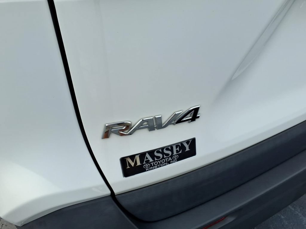 Used 2022 Toyota RAV4 XLE w/ Convenience Package AWD/4WD image 9
