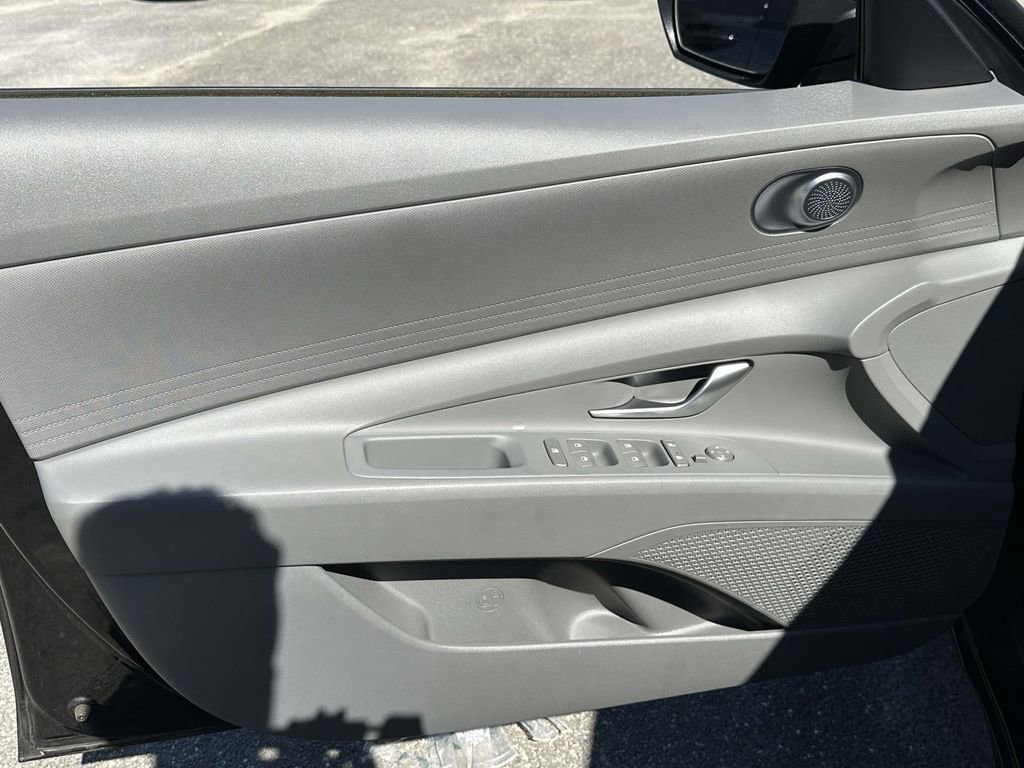 Used 2023 Hyundai Elantra SEL FWD image 13