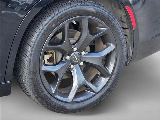 Used 2022 Chrysler 300 Touring L image 16