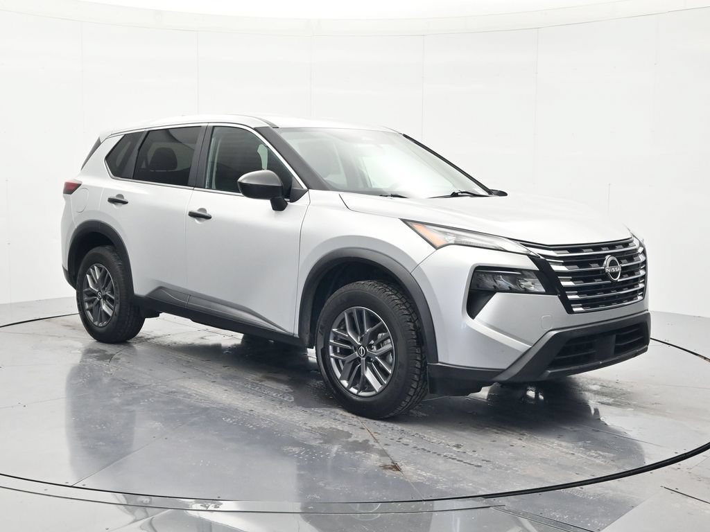 Used 2024 Nissan Rogue S FWD image 3