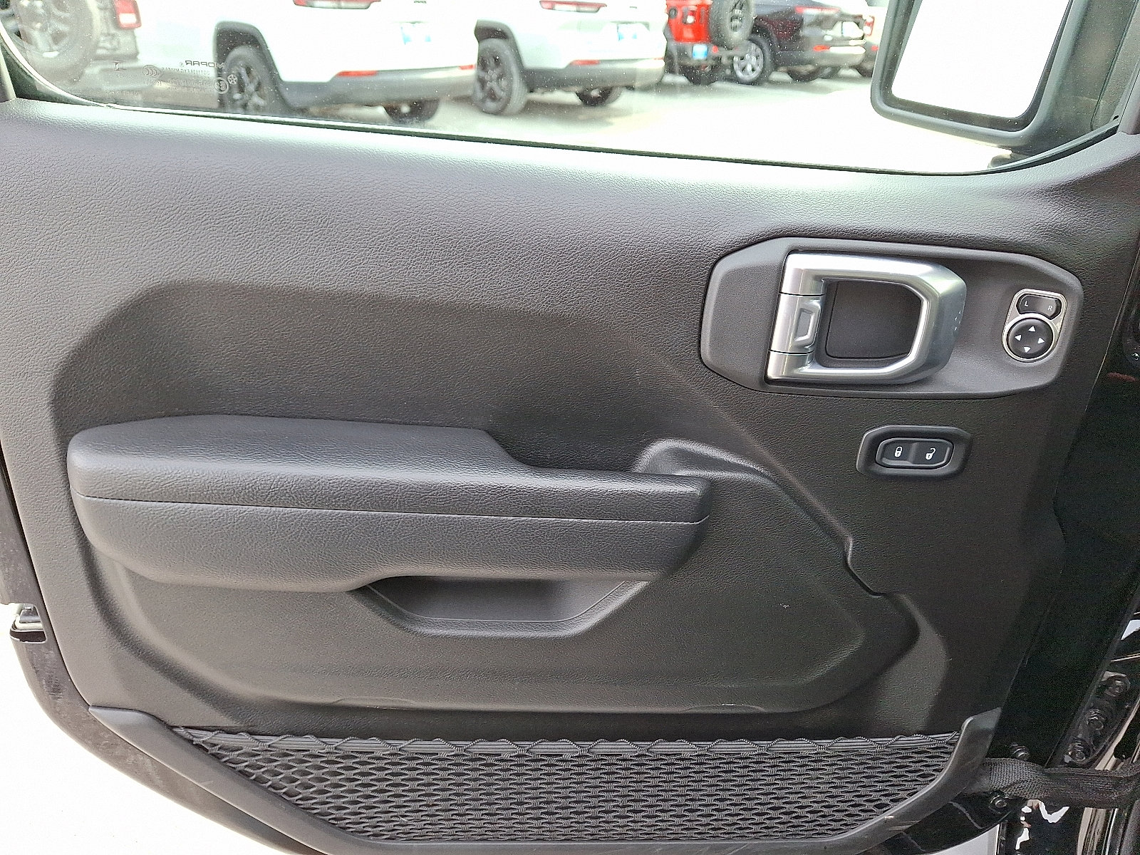 Used 2024 Jeep Gladiator Mojave w/ Convenience Group image 12