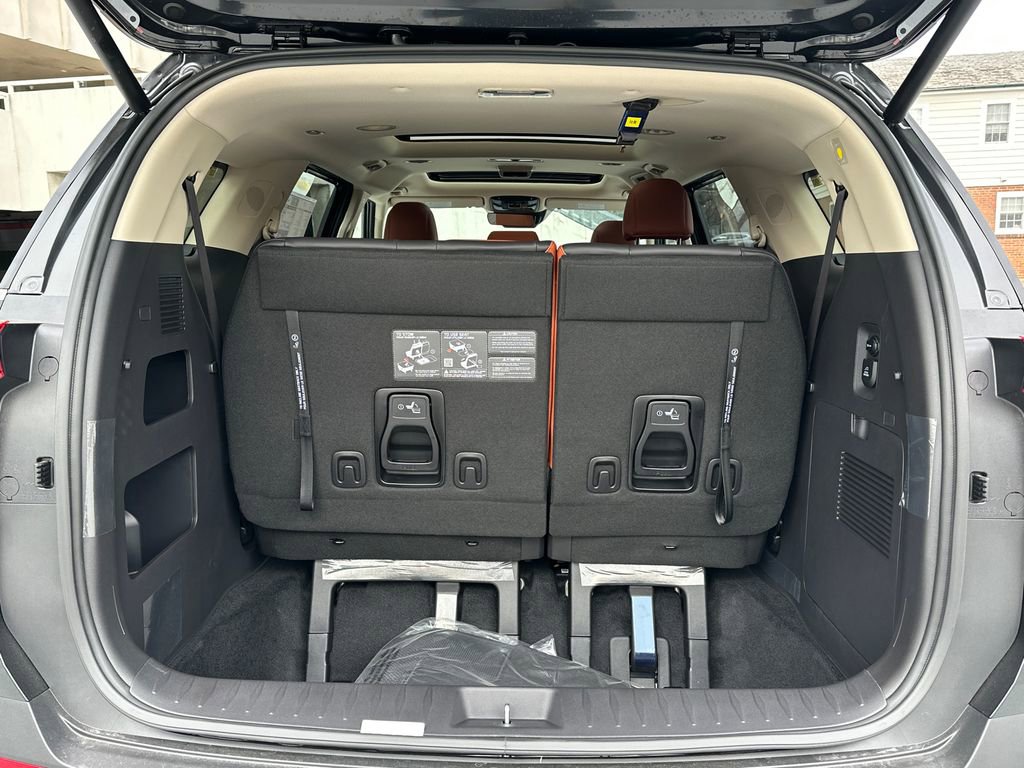 New 2026 Kia Carnival SX w/ SX Dark Edition Package FWD image 6