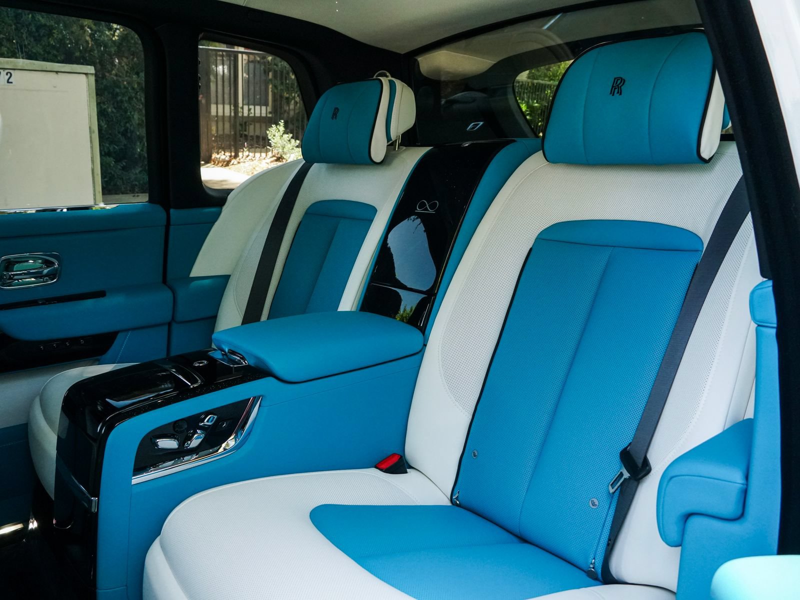 New 2027 Rolls-Royce Cullinan Black Badge AWD/4WD image 7