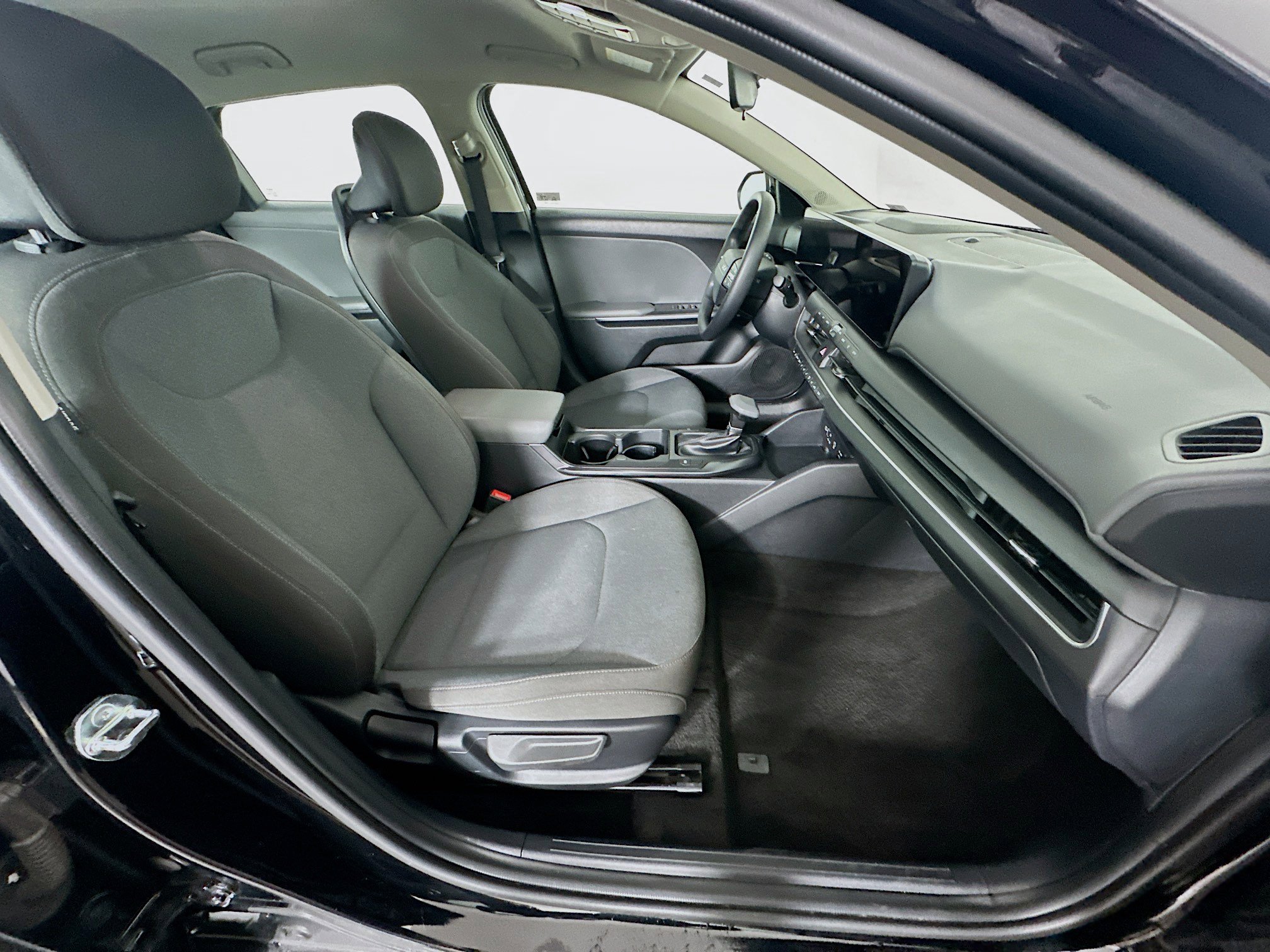 Used 2025 Kia K4 LXS image 33