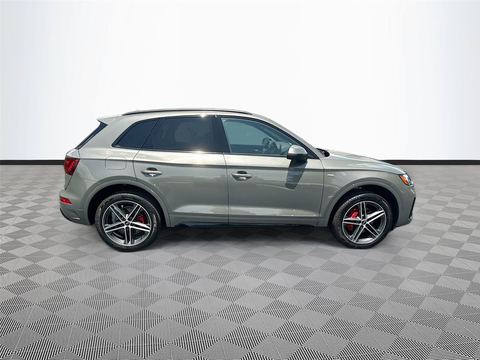 Certified 2025 Audi Q5 e Premium Plus w/ Premium Plus Package AWD/4WD image 8