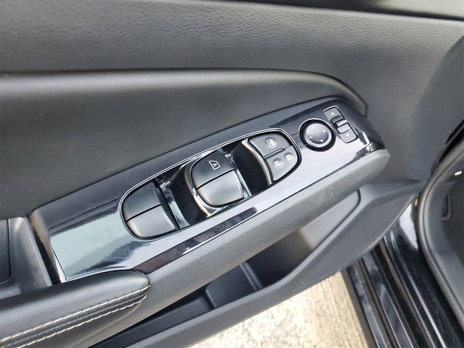 Used 2023 Nissan Altima 2.5 SV image 9