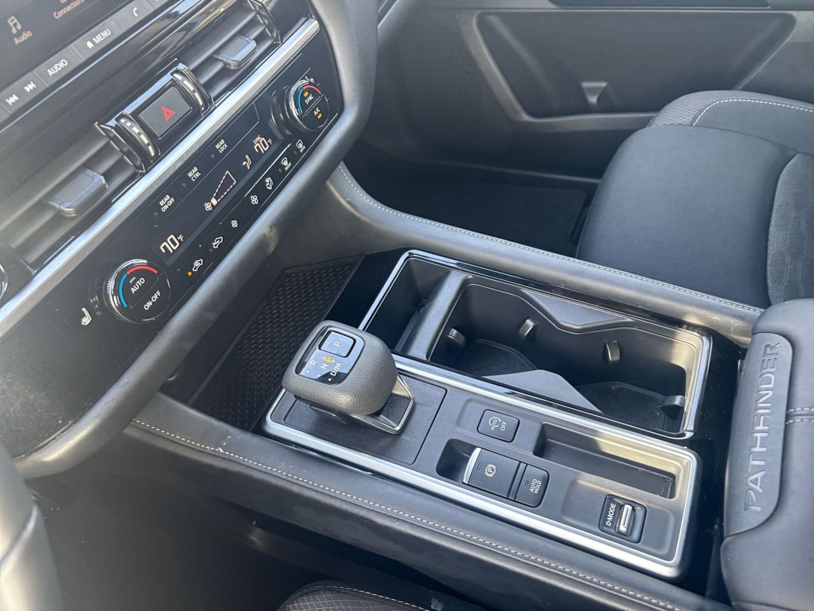 Used 2025 Nissan Pathfinder SV image 44