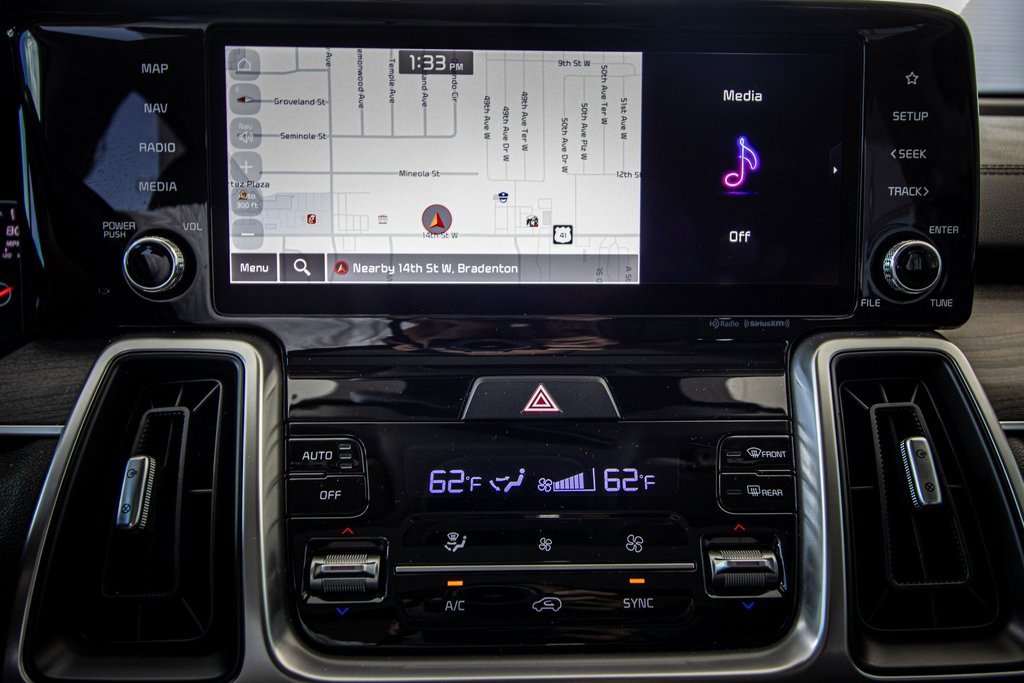 Used 2023 Kia Sorento S w/ Panoramic Sunroof Package image 4