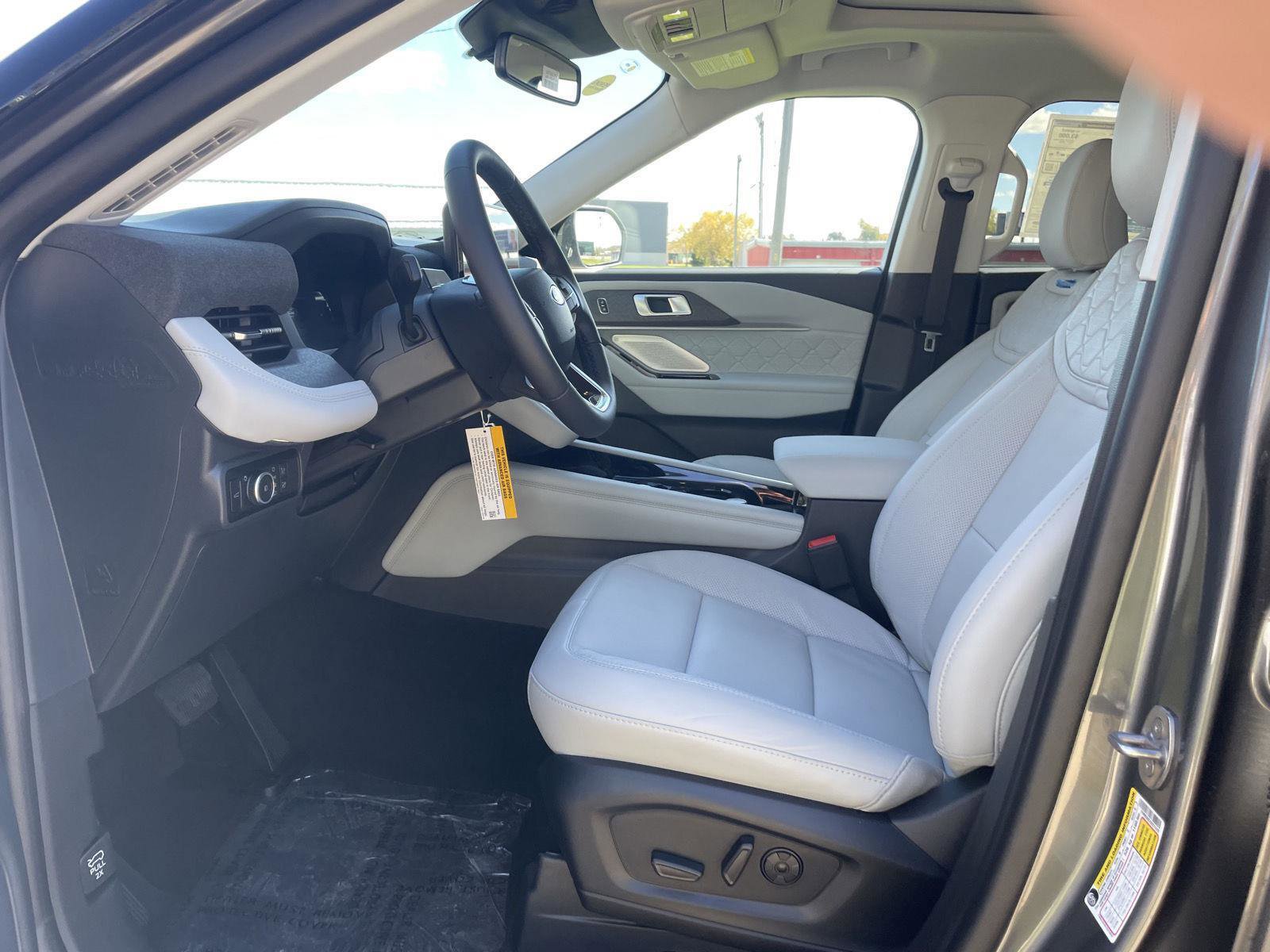 New 2025 Ford Explorer Platinum w/ Ultimate Package image 10