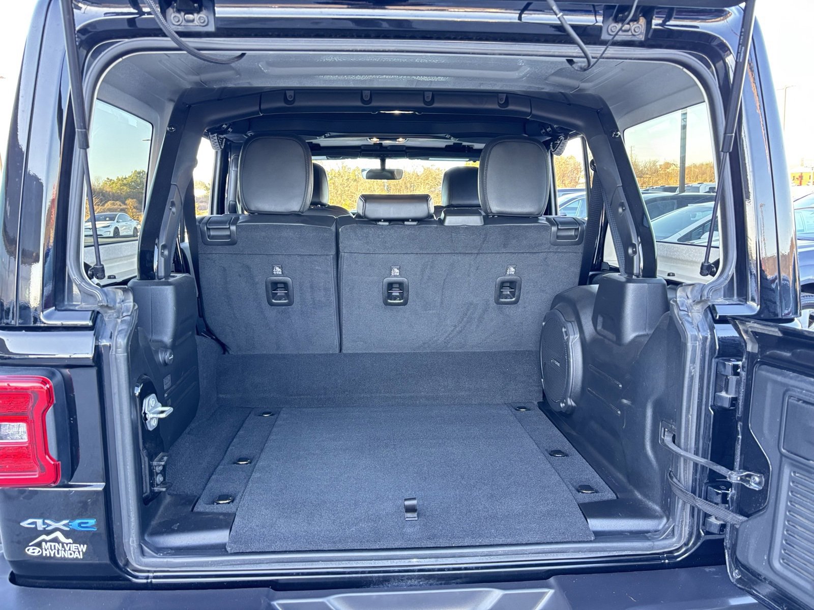 Used 2022 Jeep Wrangler Unlimited Sahara w/ Cold Weather Group image 21