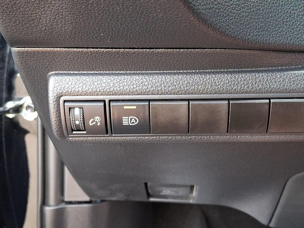 Certified 2025 Toyota Corolla LE FWD image 28