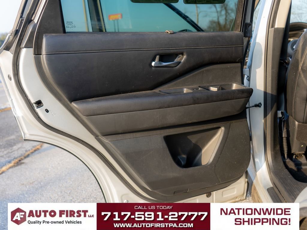Used 2024 Nissan Pathfinder SL w/ SL Premium Package image 11