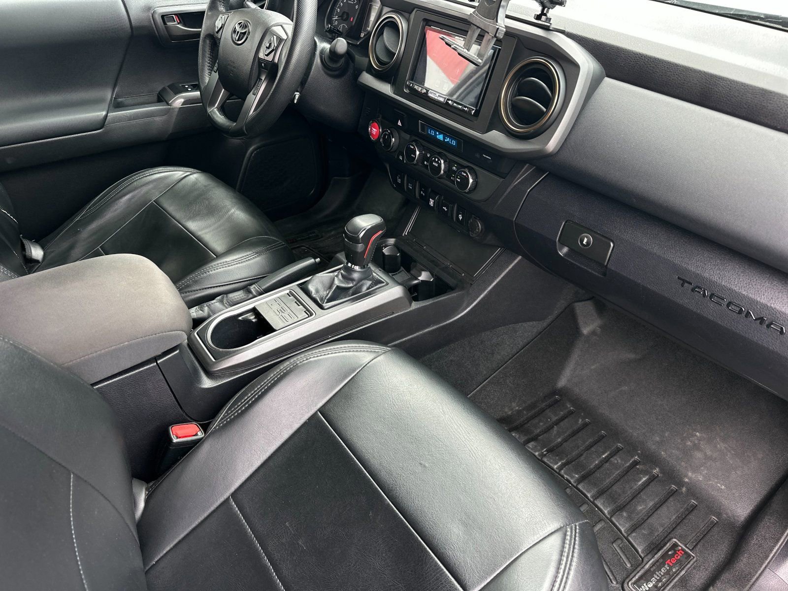 Used 2022 Toyota Tacoma TRD Off-Road w/ Technology Package AWD/4WD image 14