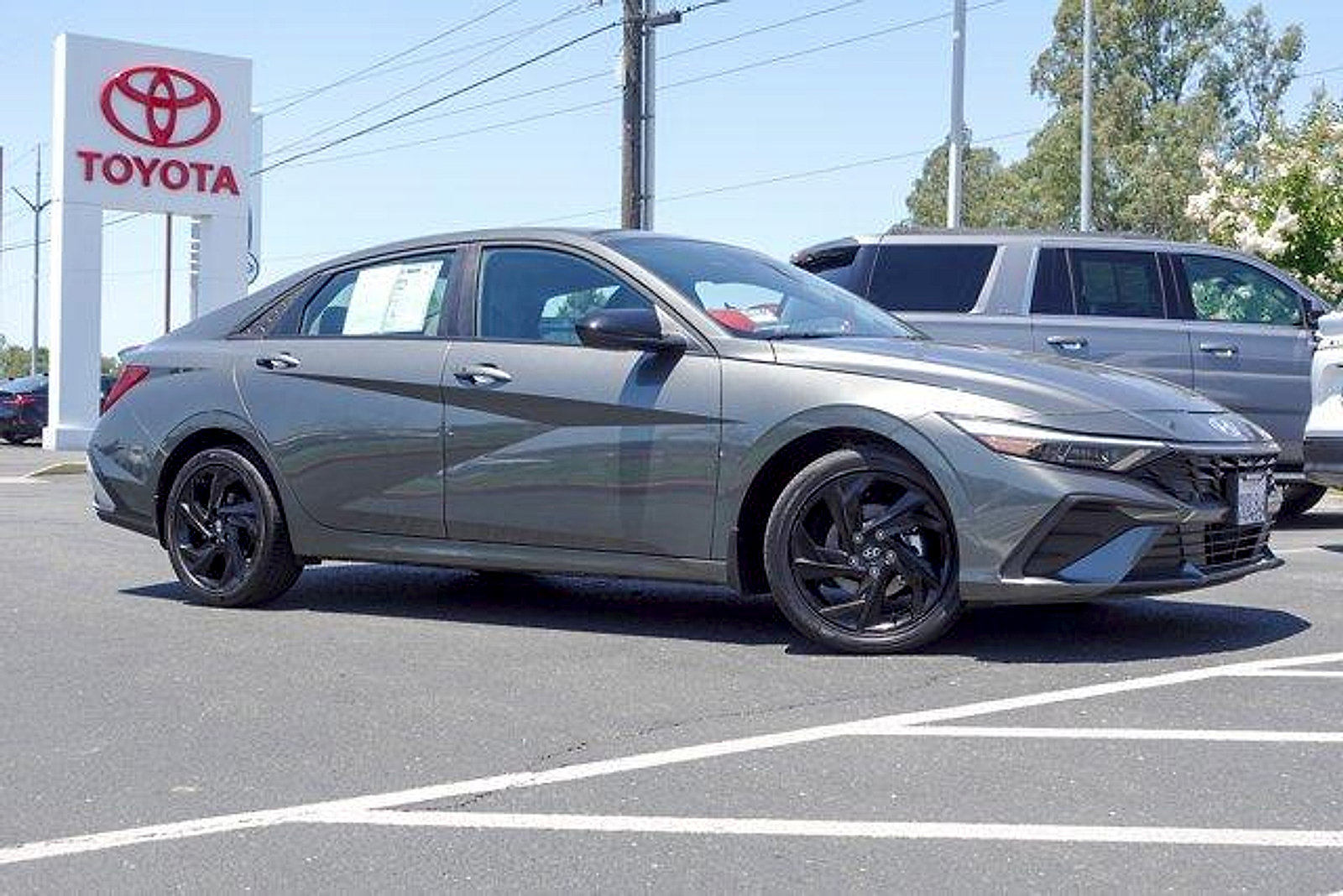 Used 2026 Hyundai Elantra SEL FWD image 4