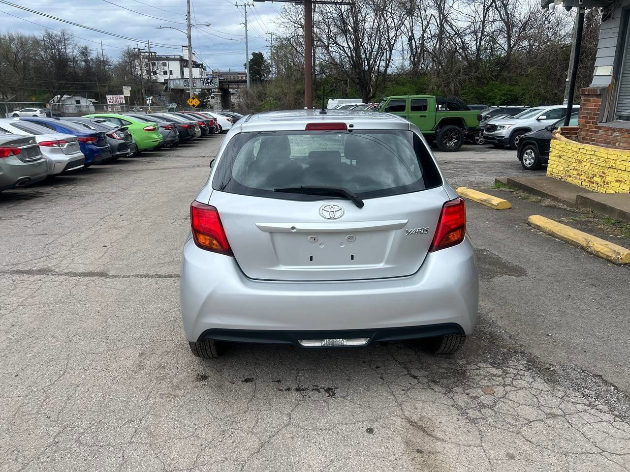Used 2015 Toyota Yaris L image 4