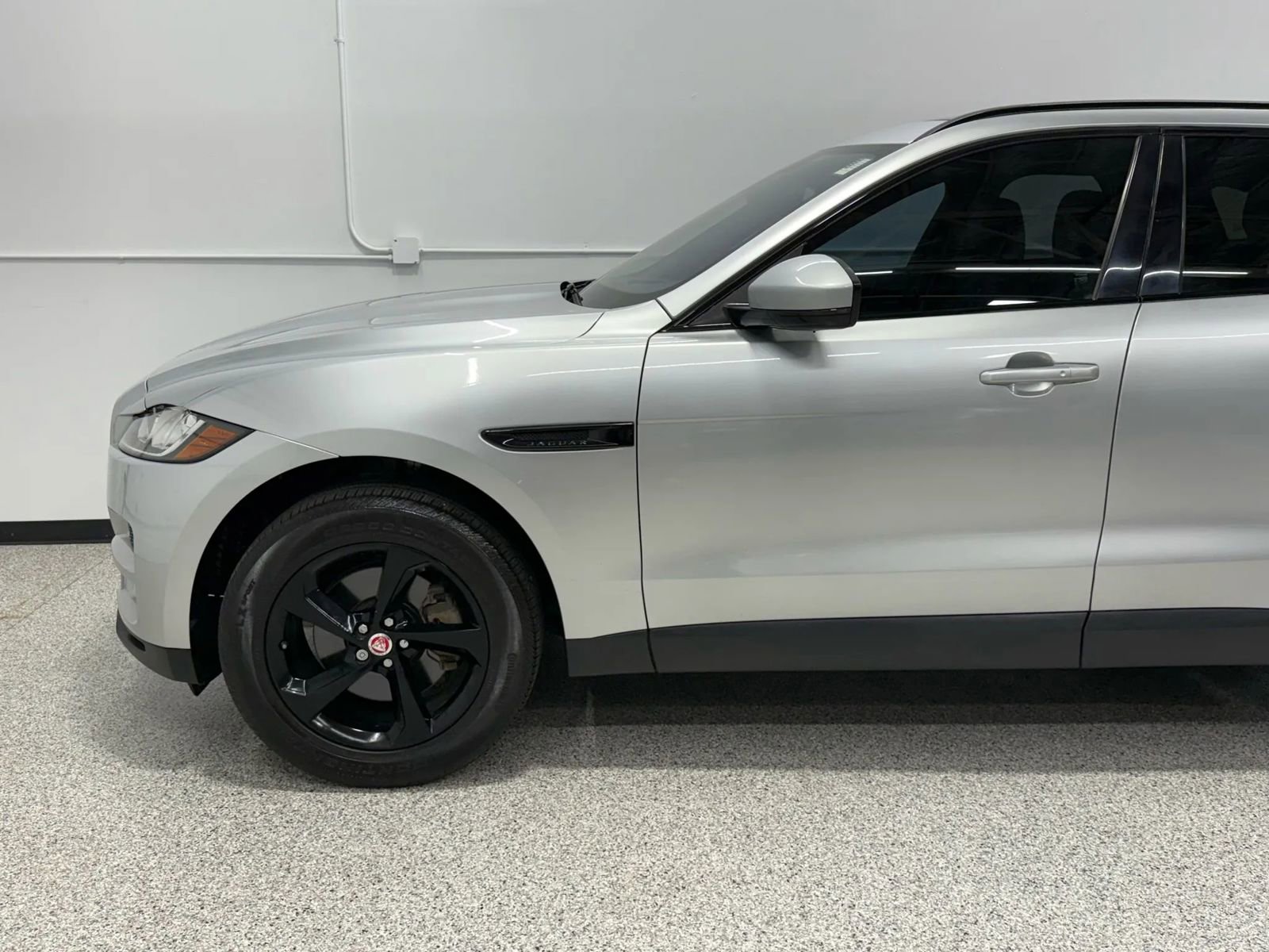 Used 2019 Jaguar F-PACE Premium image 11