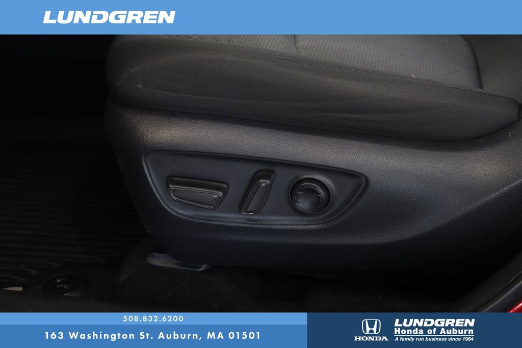 Used 2020 Toyota RAV4 XLE w/ Convenience Package image 8