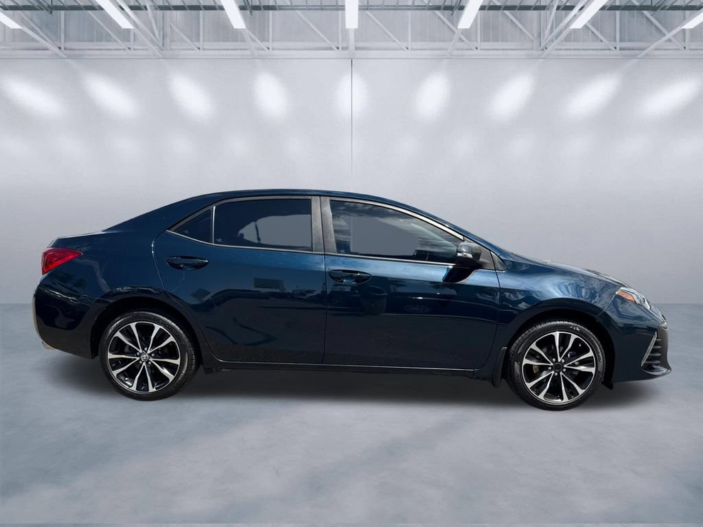 Used 2018 Toyota Corolla SE w/ Carpet Mat Package (TMS) FWD image 3