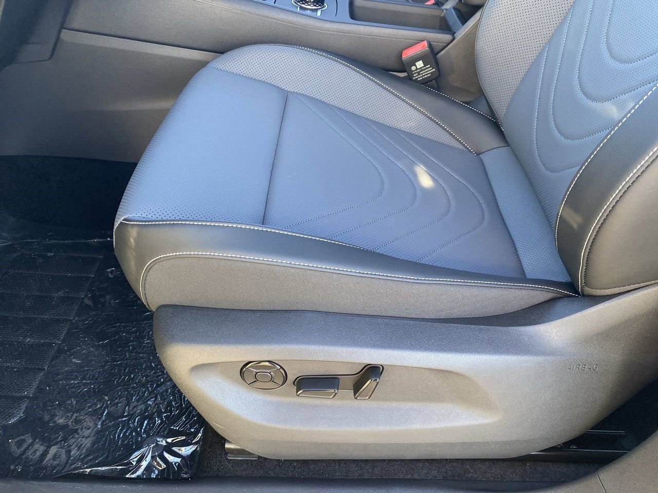 New 2026 Volkswagen Tiguan SE R-Line image 16