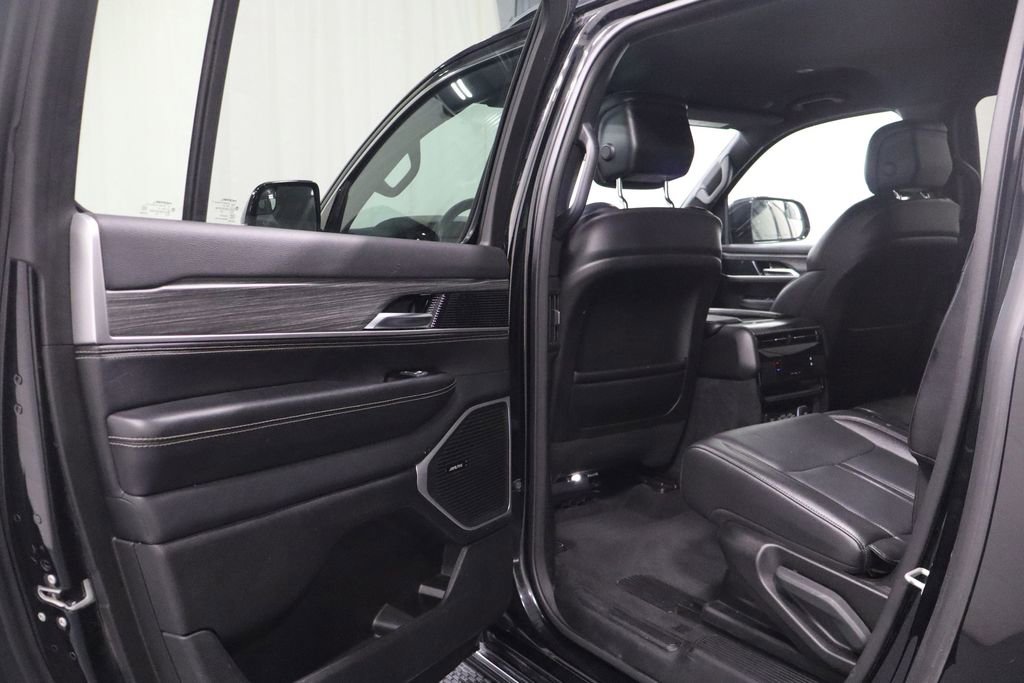 Used 2024 Jeep Wagoneer L Series II w/ Flexible Seating Group image 12