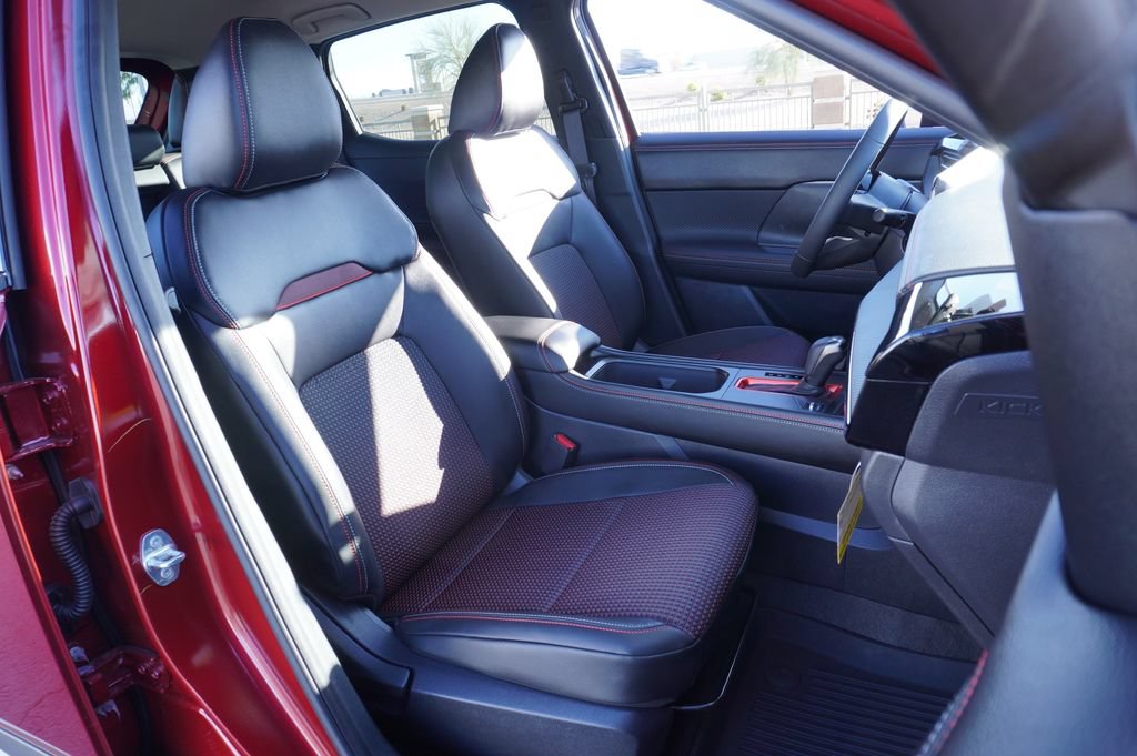 Used 2025 Nissan Kicks SR FWD image 12