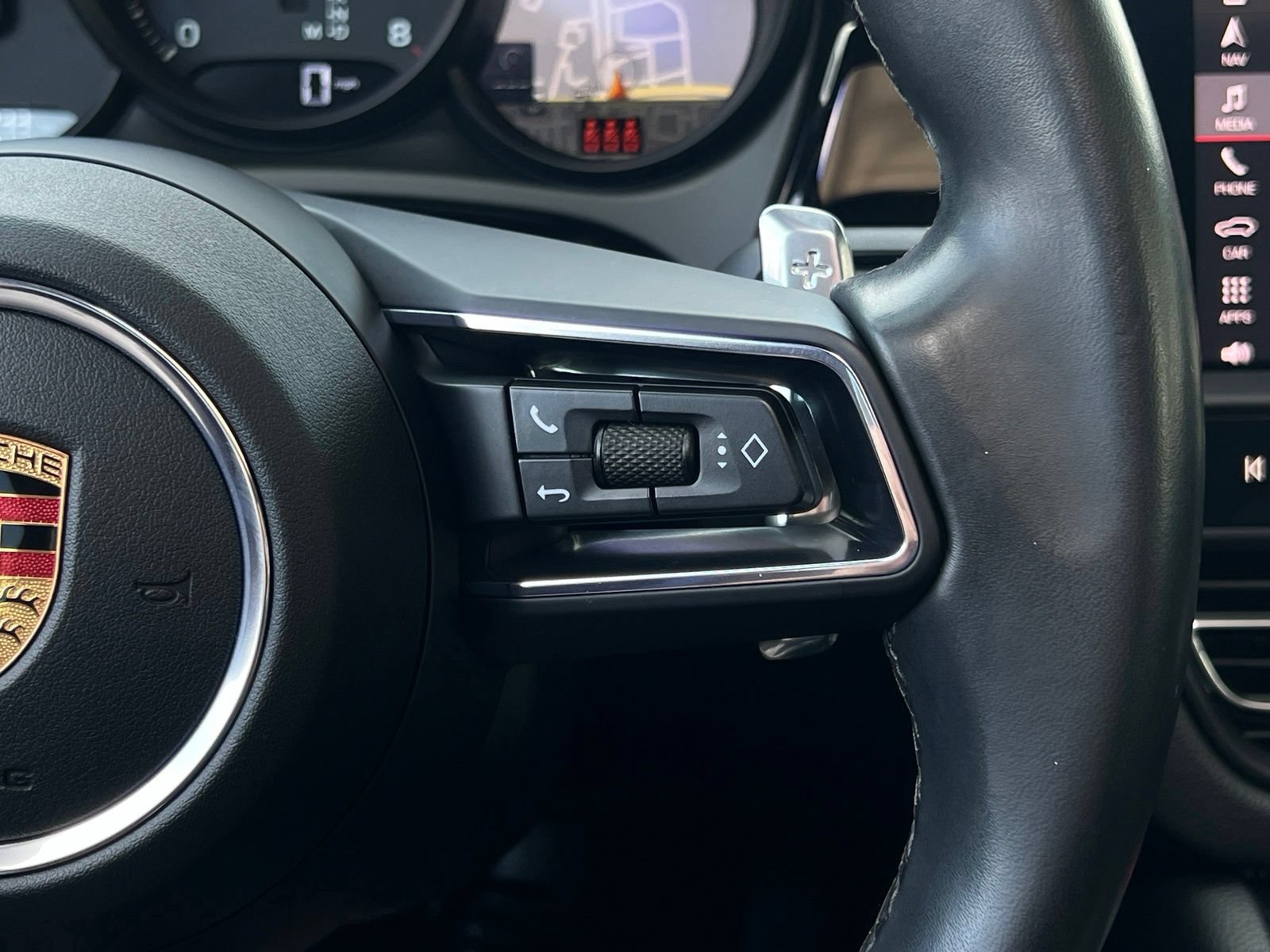 Used 2022 Porsche Macan AWD/4WD image 27