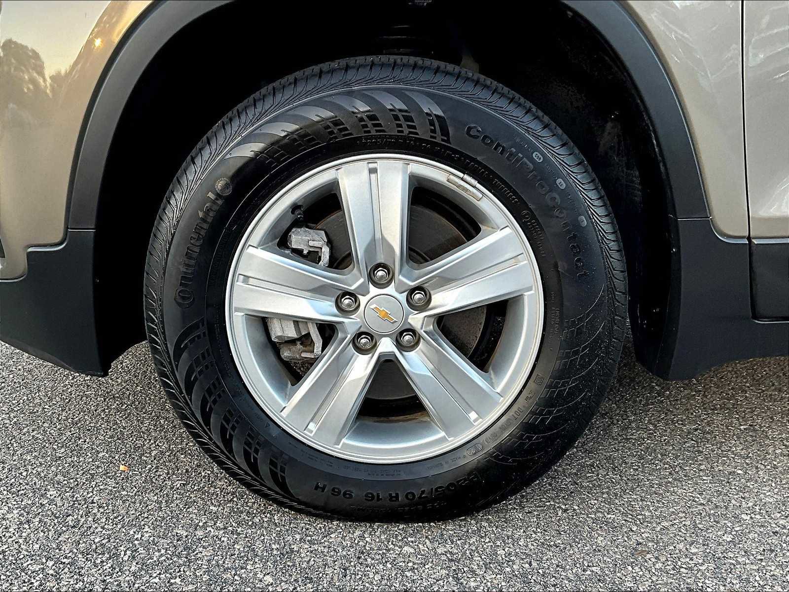 Used 2022 Chevrolet Trax LT w/ LT Convenience Package image 7