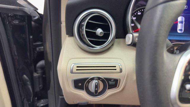 Used 2019 Mercedes-Benz C 300 Sedan image 25