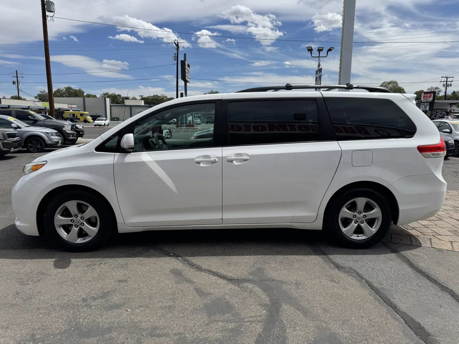 Used 2013 Toyota Sienna LE w/ Towing Pkg FWD image 5