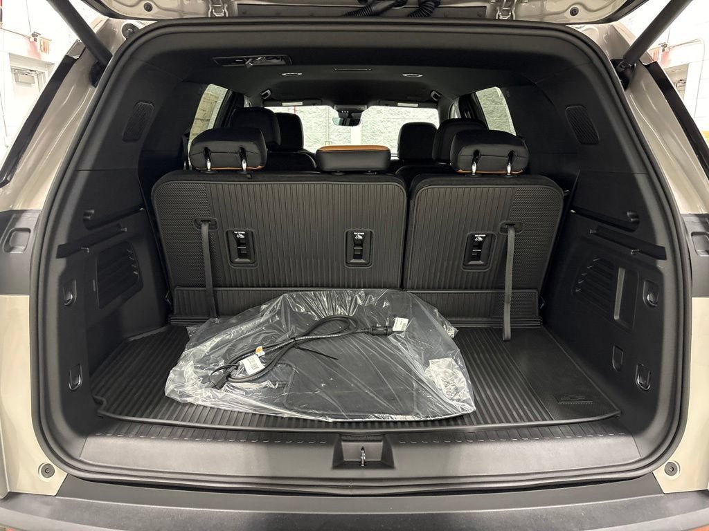 New 2027 Chevrolet Traverse Z71 w/ Driver Confidence Package AWD/4WD image 36
