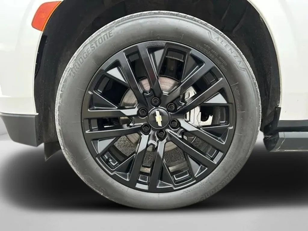 Used 2023 Chevrolet Suburban High Country image 36