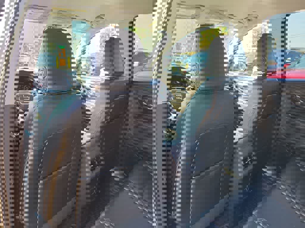 Used 2023 GMC Terrain SLT image 10