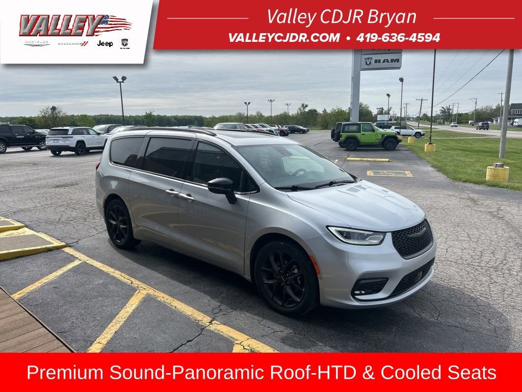 Used 2023 Chrysler Pacifica Limited w/ Uconnect Theater Family Group FWD video 1