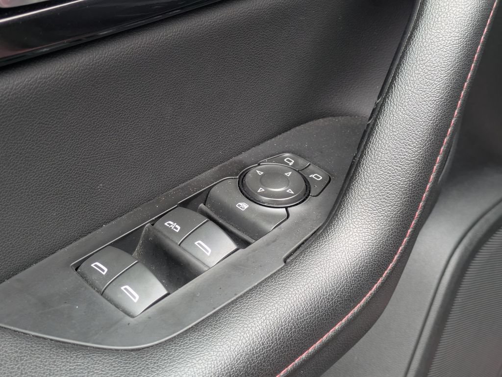 Used 2025 Chevrolet Blazer RS FWD image 13