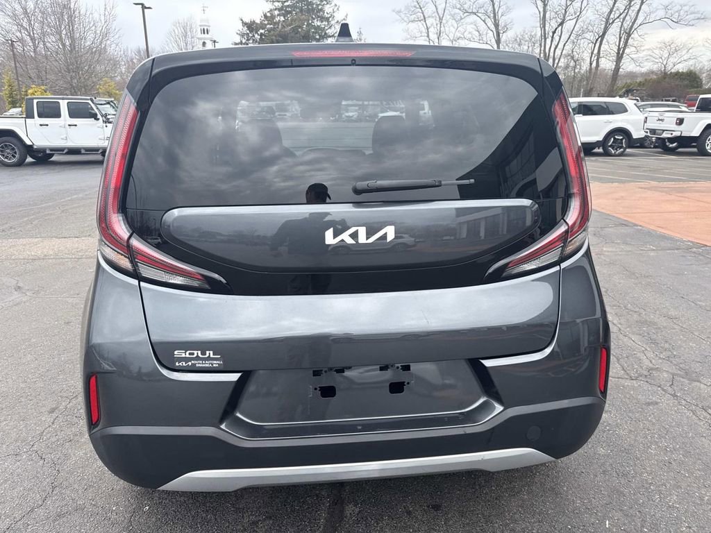 Used 2023 Kia Soul LX image 4