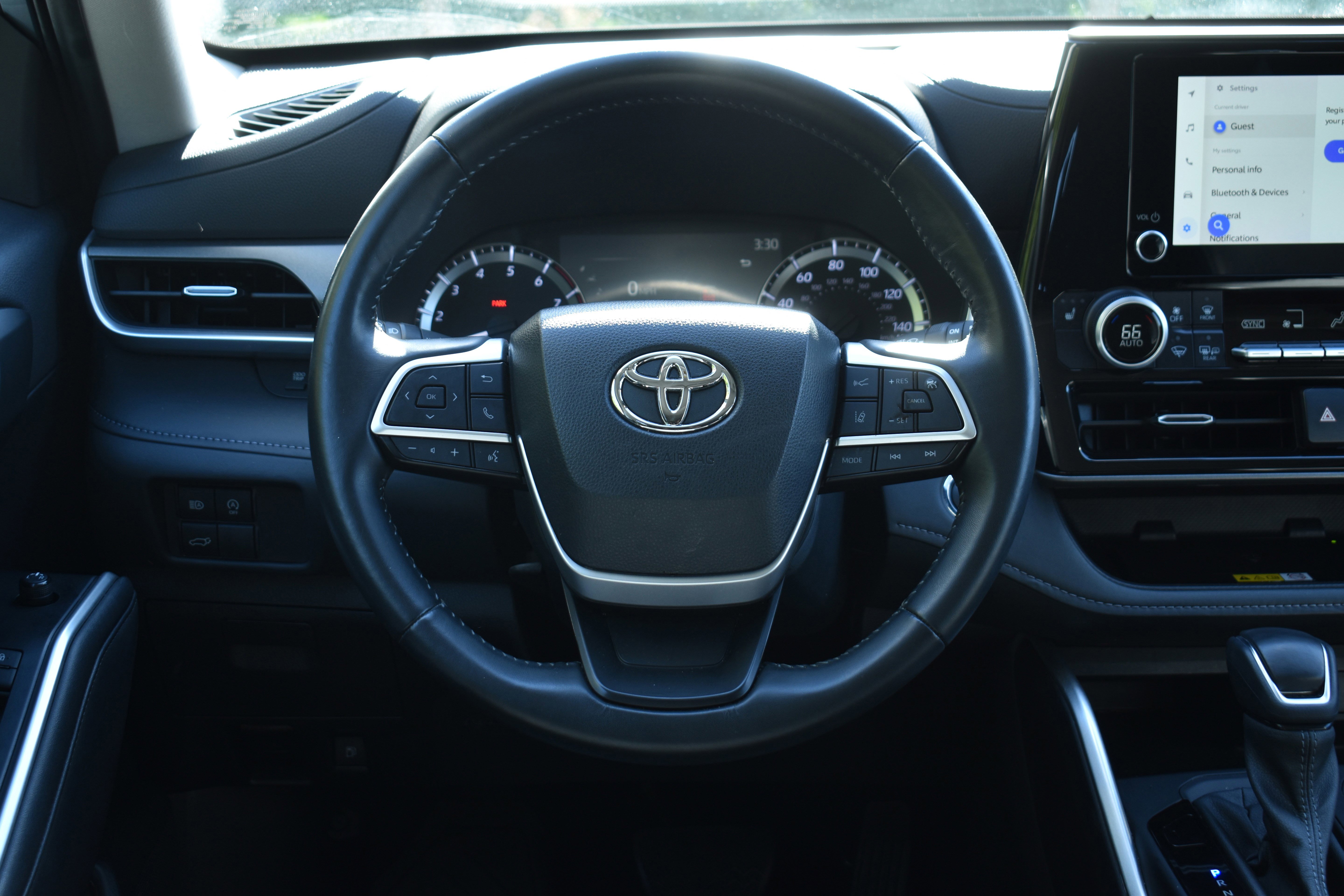 Used 2023 Toyota Highlander XLE image 12