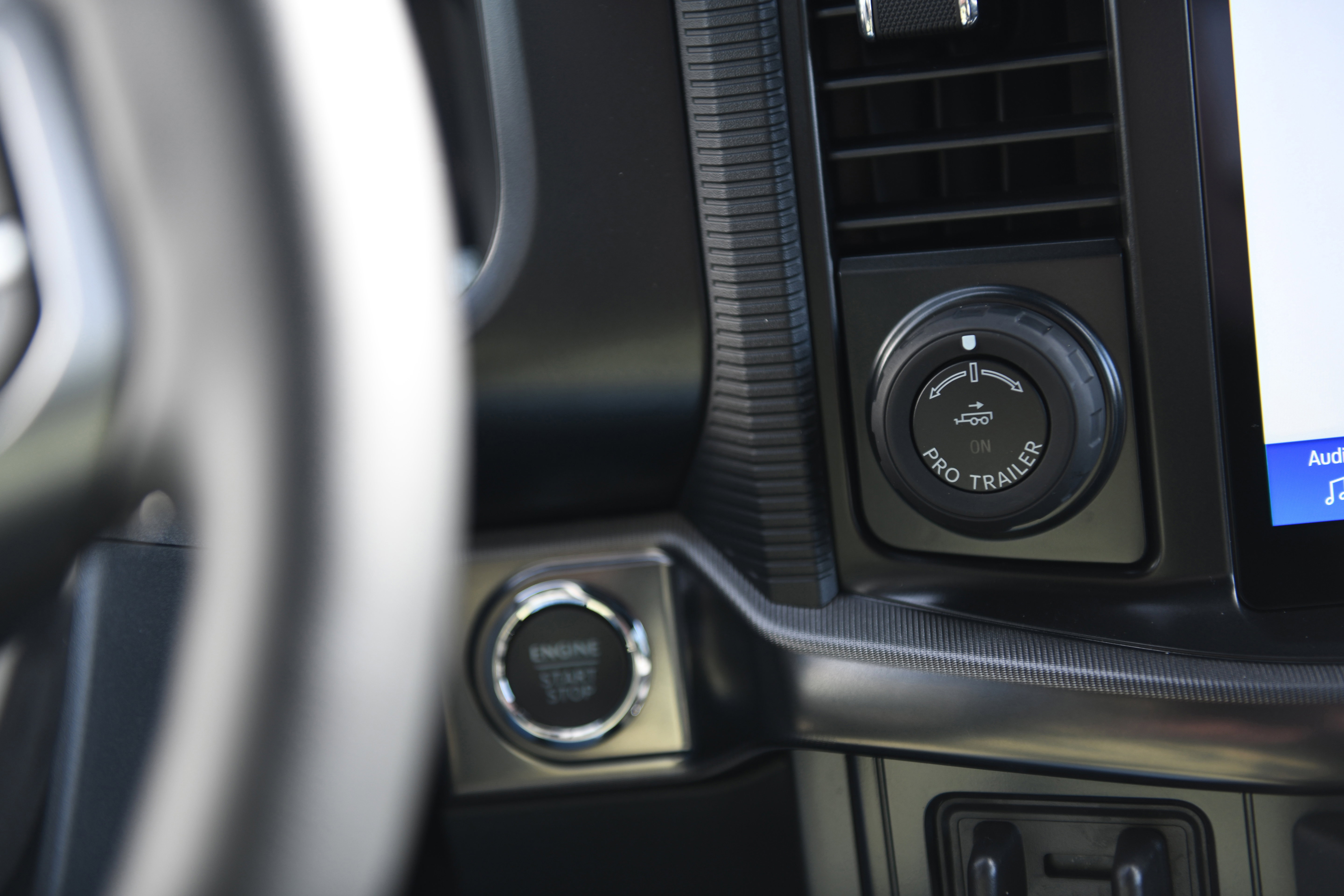 New 2025 Ford F150 Lariat w/ Equipment Group 502A High image 37