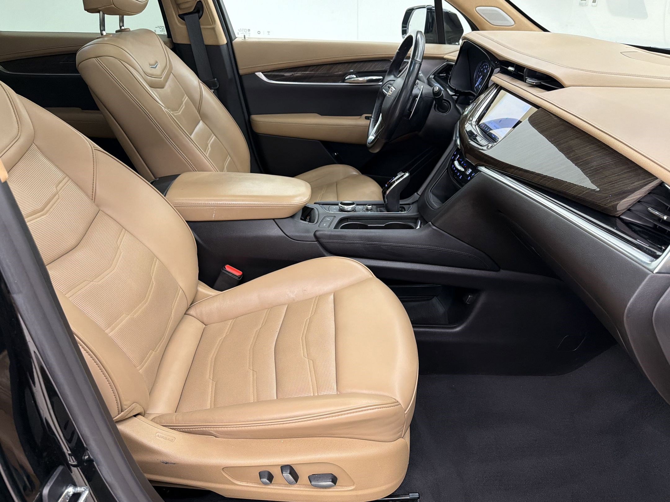 Used 2021 Cadillac XT6 Sport w/ Platinum Package AWD/4WD image 29