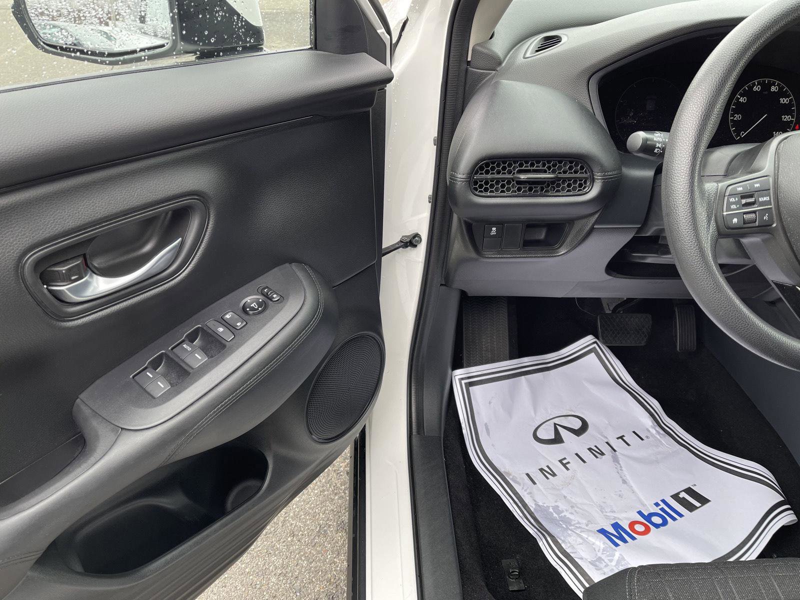 Used 2023 Honda HR-V LX image 2