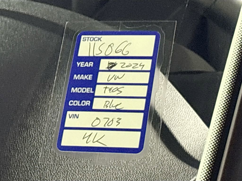 Certified 2024 Volkswagen Taos SE w/ Panoramic Sunroof Package image 25