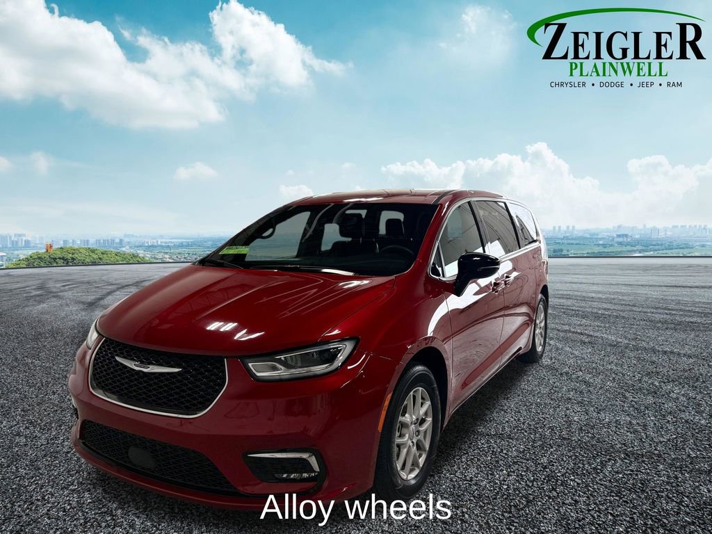 Used 2025 Chrysler Pacifica Select image 21