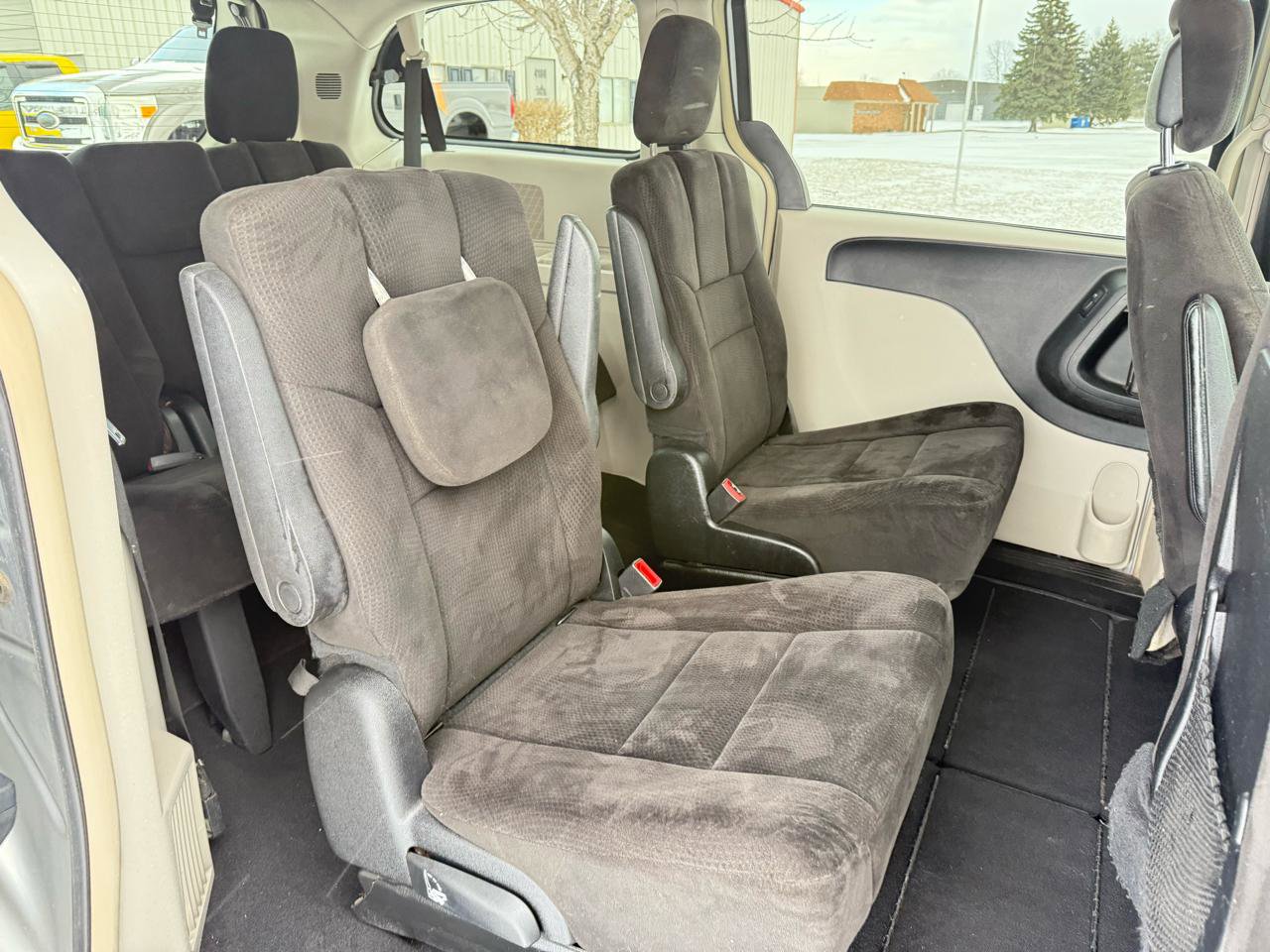 Used 2012 Chrysler Town & Country Touring image 15