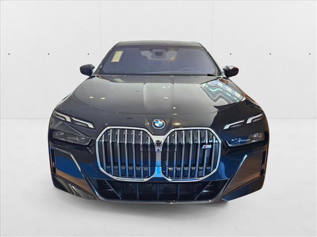 Used 2025 BMW i7 M70 AWD/4WD image 2