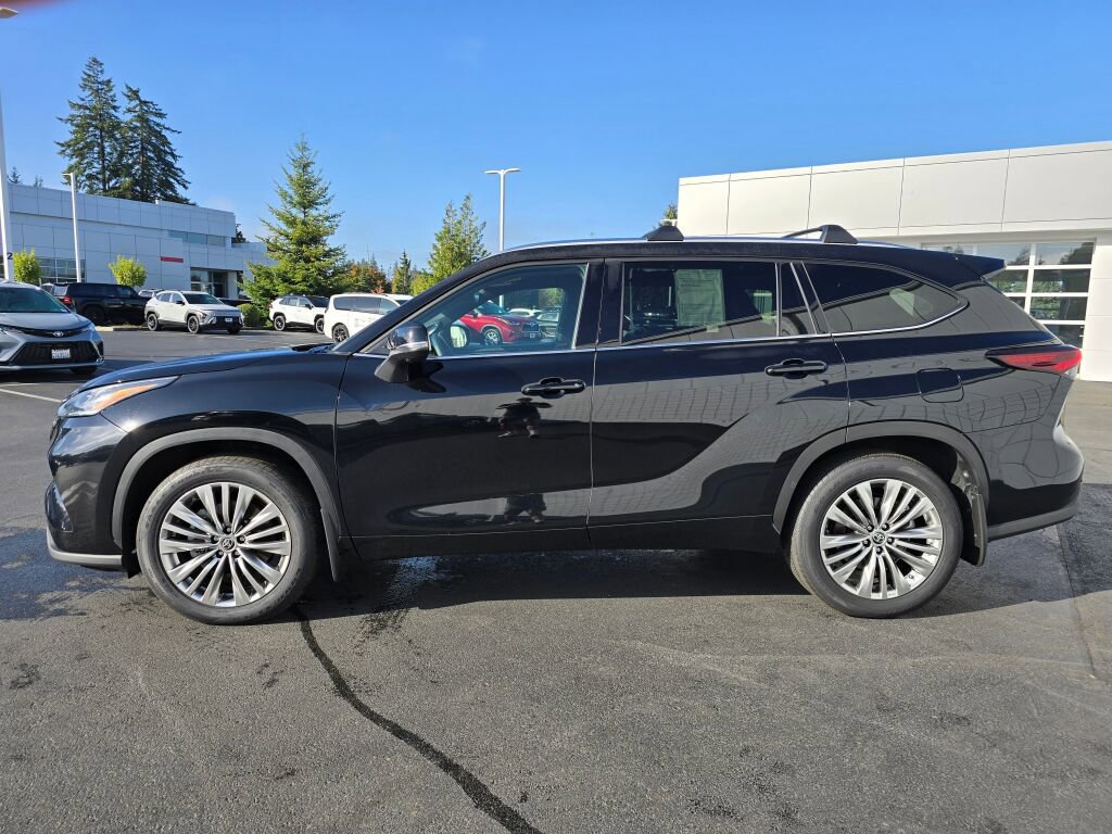 Used 2024 Toyota Highlander Platinum image 6
