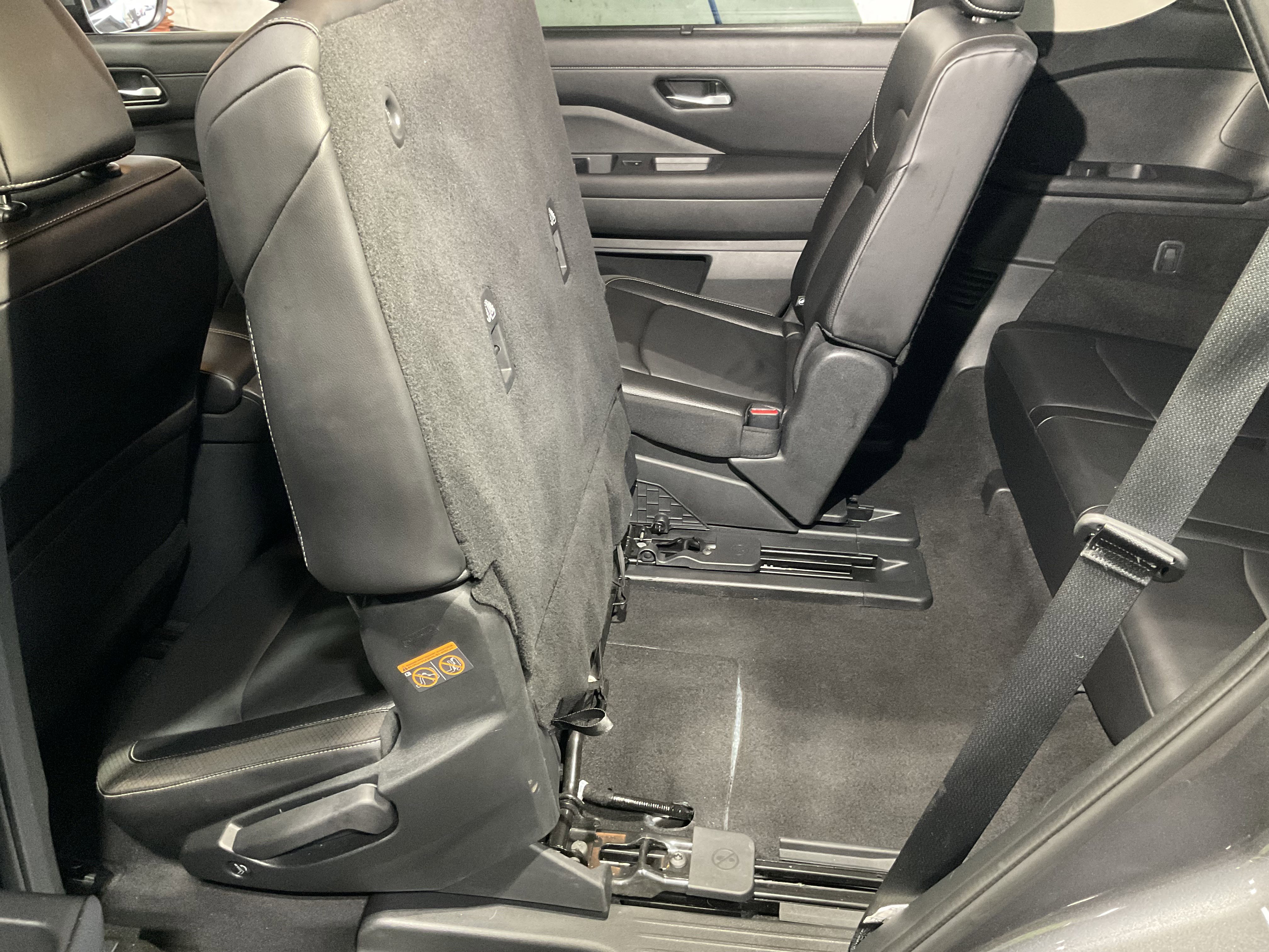 Used 2025 Nissan Pathfinder SL image 39