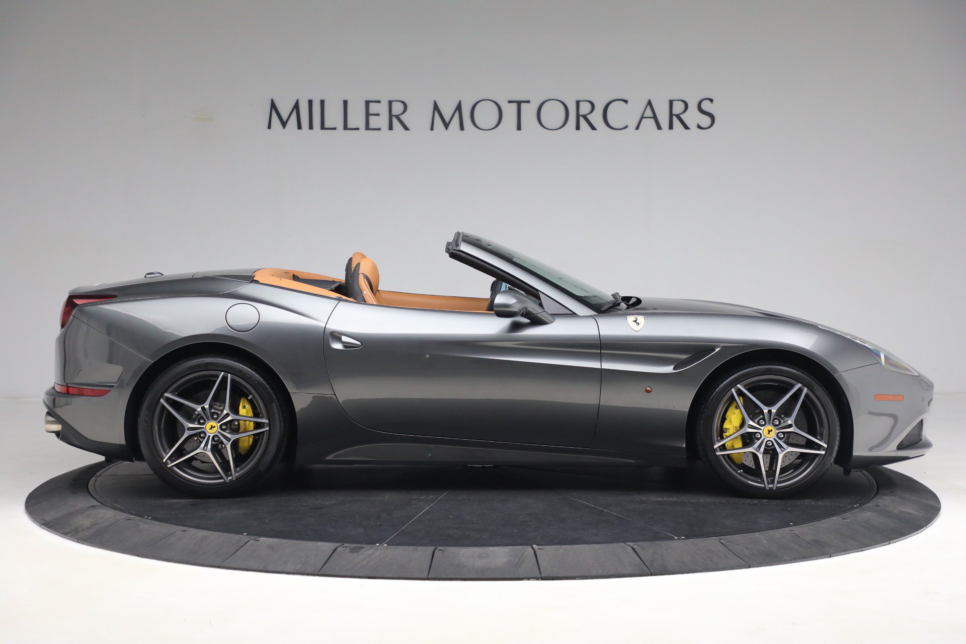 Certified 2017 Ferrari California T RWD image 8