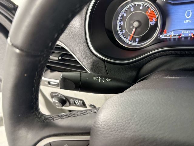 Used 2019 Jeep Cherokee Limited w/ Luxury Group FWD image 16